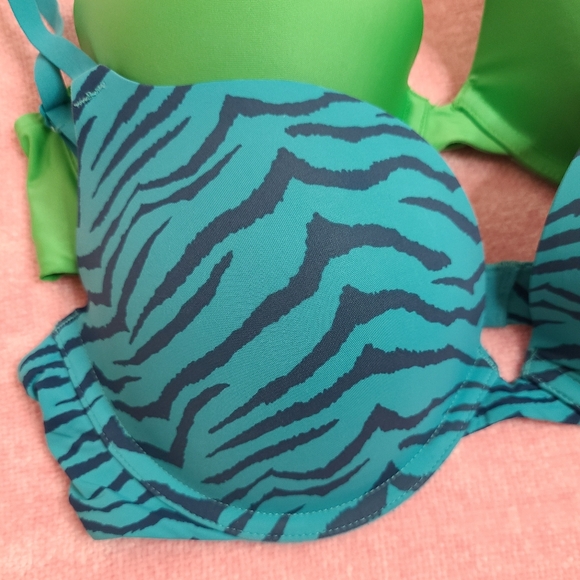 2 VS PINK Push-up Bras Size 34C - Picture 2 of 6